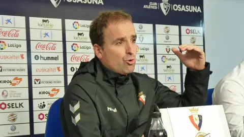 Jagoba Arrasate en la sala de prensa de El Sadar.