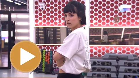 La pamplonesa Natalia Lacunza durante el segundo pase de micros interpretando Seven Nation Army OPERACIÓN TRIUNFO1