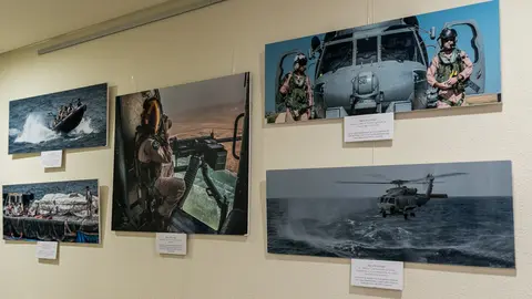 Inauguración de la exposición fotográfica 'Misión- Atalanta', que expone el trabajo realizado por las Fuerzas Armadas en la lucha por erradicar la piratería en aguas del Índico. IÑIGO  (9)