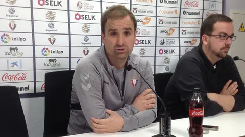 Jagoba Arrasate en rueda de prensa en las instalaciones de Tajonar.