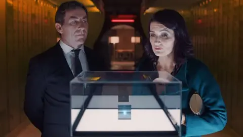 Anuncio de Campofrío, La tienda LOL