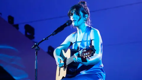 La pamplonesa Amaia Romero interpreta por primera vez en televisión Un nuevo lugar. RTVE JOSÉ IRÚN