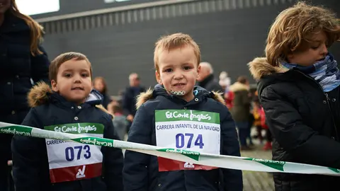 VIII Carrera infantil de la Navidad en la Plaza del Baluarte de Pamplona. MIGUEL OSÉS
