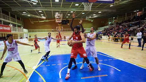 El Basket Navarra vuelve a vencer en Arrosadia. MIGUEL OSÉS 8