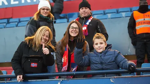 La grada de Osasuna durante el partido contra el Cádiz. MIGUEL OSÉS 2
