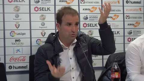 Jagoba Arrasate en rueda de prensa en las instalaciones de Tajonar.