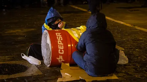 Los radicales de Marqués de Rozalejo cortan una calle de Pamplona. MIGUEL OSÉS_7
