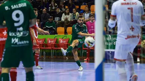 Partido entre el Xota y el Cartagena en el Pabellón Anaitasuna. MIGUEL OSÉS 18