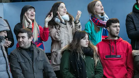 La grada de El Sadar durante el partido entre Osasuna y Mallorca (13). IÑIGO ALZUGARAY