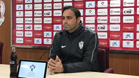 Fran Fernández es el entrenador del conjunto andaluz. Twitter UD Almería.