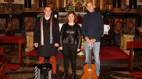 Nuria Lafuente acompaña de Cristóbal Lorente e Iñaki Gil FACEBOOK