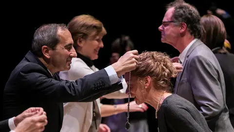 Entrega de Medallas de Plata de la Universidad de Navarra a los profesionales que cumplen 25 años en el centro académico (22). IÑIGO ALZUGARAY