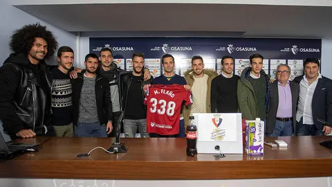 Miguel Flaño con sus compañeros de equipo en su despedida del club. CA Osasuna.