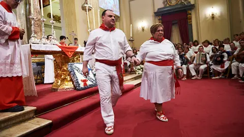 Segunda misa de la escalera de San Fermín en la Iglesia de San Lorenzo. MIGUEL OSÉS 3