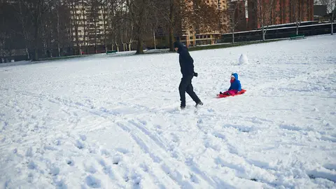 Pamplona despierta nevada en el día de San Blas. MIGUEL OSÉS 15