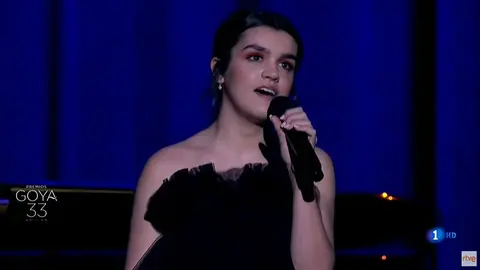 La pamplonesa Amaia Romero durante su actuación en la gala de los Goya RTVE