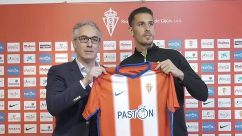 Álex Alegría ya es nuevo jugador del Sporting.