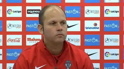 José Alberto López, técnico del Sporting, en rueda de prensa en El Molinón.