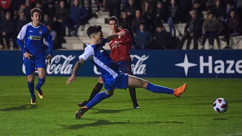 Derby Navarro entre el Osasuna Promesas y la Peña Esport de Tafalla que se ha jugado en las instalaciones de Tajonar. MIGUEL OSÉS