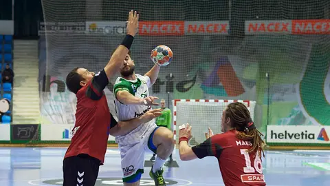 El Helvetia Anaitasuna se enfrenta en Pamplona al Fraikin Bm. Granollers. PABLO LASAOSA 4