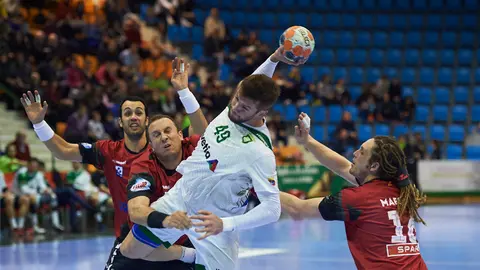 El Helvetia Anaitasuna se enfrenta en Pamplona al Fraikin Bm. Granollers. PABLO LASAOSA 8