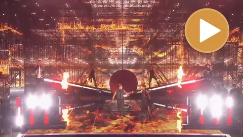 La cantante Cristina Ramos, que ha logrado situarse en el top 5 de la edición mundial de Got Talent emitida en Estados Unidos, durante su actuación final cantando Show must go on Foto NBC2