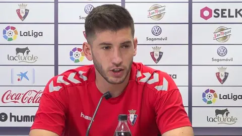 El defensa de Osasuna, David García, en rueda de prensa en Tajonar.