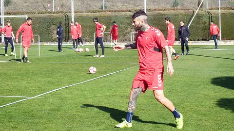 Rubén García en la sesión matinal de fútbol - tenis en Tajonar