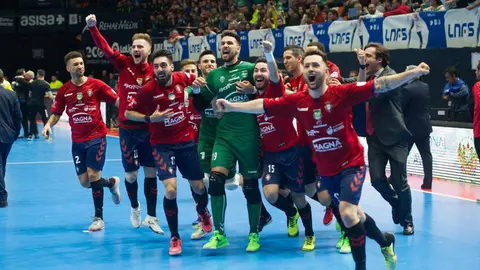 Los jugadores de Osasuna Xota celebran el pase a semifinales de la Copa de España. Lnfs.