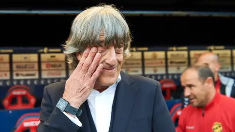 Enrique Martín, entrenador del Nastic, momentos antes del comienzo del partido. MIGUEL OSÉS (2)