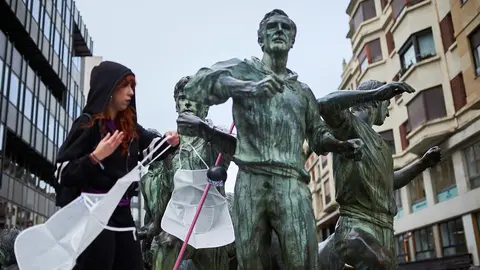 Piquetes informativos por las calles de Pamlona por la huelga feminista del 8 M. PABLO LASAOSA 4