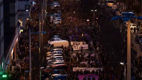 Una manifestación  feminista recorre las calles de Pamplona por el 8M . PABLO LASAOSA 11