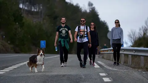 Cientos de navarros durante la primera Javierada de 2019. MIGUEL OSÉS 11