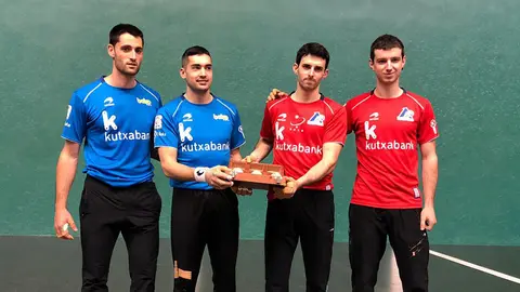 Los pelotaris Albisu, Víctor, Altuna y Martija en el Labrit.