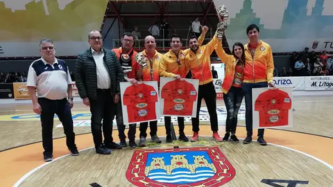 El club de Tudela ha homenajeado a sus peñas, ante el Santa Coloma. Twitter Ribera Navarra.
