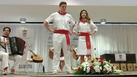 Algunos de los participantes en el segundo certamen de jota navarra Villa de Huarte, que ha reunido a más de 100 joteros y joteras IMÁGENES CEDIDAS (99)