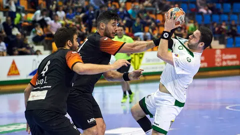 Partido entre Anaitasuna y Valladolid en el Pabellón Anaitasuna de Pamplona. MIGUEL OSÉS 15