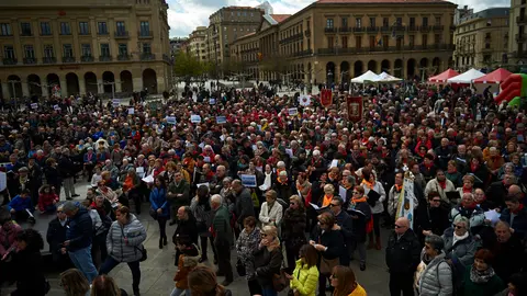 Concentración de 1.000 auroros en la Plaza del Castillo llegados de toda Navarra en el Día del Autismo. MIGUEL OSÉS 13