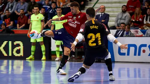 El Osasuna Magna vence al Barcelona en el pabellón Anaitasuna. MIGUEL OSÉS 4