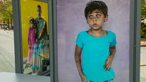 Inauguración de la exposición fotográfica 'Tierra de sueños' de Cristina García Rodero en el Paseo Sarasate de Pamplona (13). IÑIGO ALZUGARAY