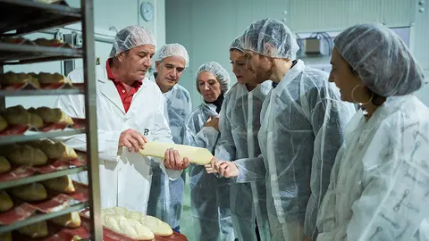 Visita de Sergio Sayas a la empresa Pan Barcos de Peralta CEDIDA (3)