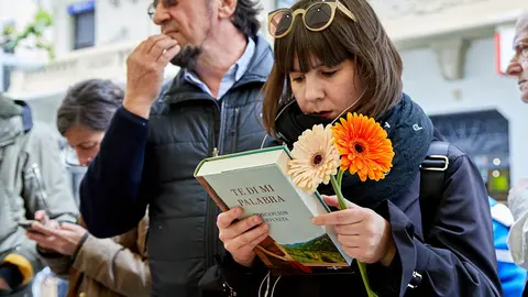 Puestos de las librerias de Pamplona en la avenida Carlos III con motivo del Día Internacional del Libro (42). IÑIGO ALZUGARAY