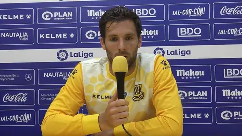 El jugador del Alcorcón David Fernández en rueda de prensa.