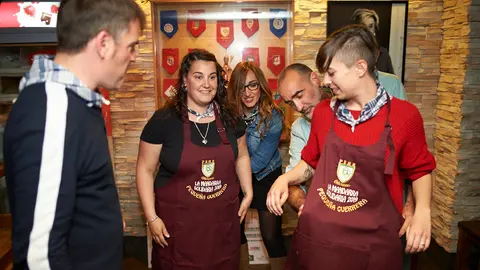 Oberena entrega su Mandarra Solidaria a la Asociación Pequeña Guerrera. PABLO LASAOSA