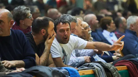 Partido de pelota entre Ezkurdia y Jaka en el frontón Labrit de Pamplona. PABLO LASAOSA 10