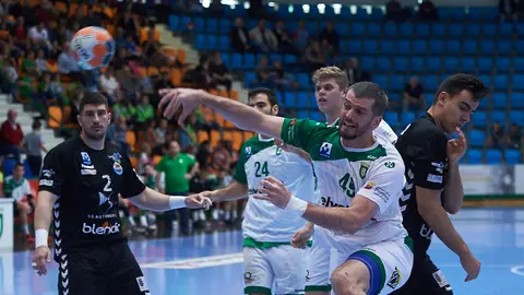 Partido entre el Anaitasuna y Sinfín Santander en Pamplona. PABLO LASAOSA 6