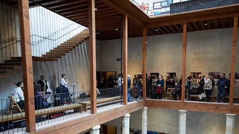 Inauguración de la exposición 'Hambre de justicia-Alimentando la solidaridad' de Iván Benítez en colaboración con el Paris 365 (08). IÑIGO ALZUGARAY