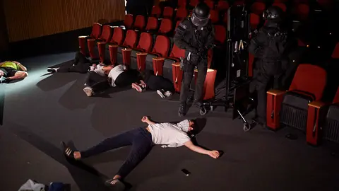 Simulacro de atenci..n sanitaria de urgencia tras un asalto terrorista en la Biblioteca de Navarra, con miembros de Policia Municipal, Policia Foral y Guardia Civil. MIGUEL OS..S