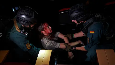 Simulacro de atenci..n sanitaria de urgencia tras un asalto terrorista en la Biblioteca de Navarra, con miembros de Policia Municipal, Policia Foral y Guardia Civil. MIGUEL OS..S