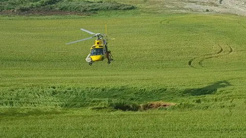 Socavón en un campo de cereal en Esparza de Galar POLICÍA FORAL (3)